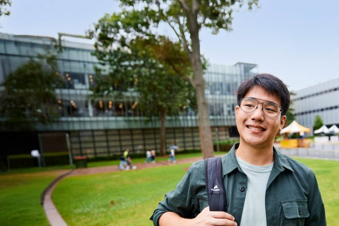 UNSW College student on mail walkway UNSW College student on mail walkway