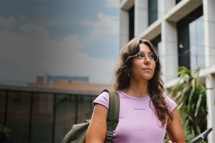 UNSW College Student in L5 Courtyard